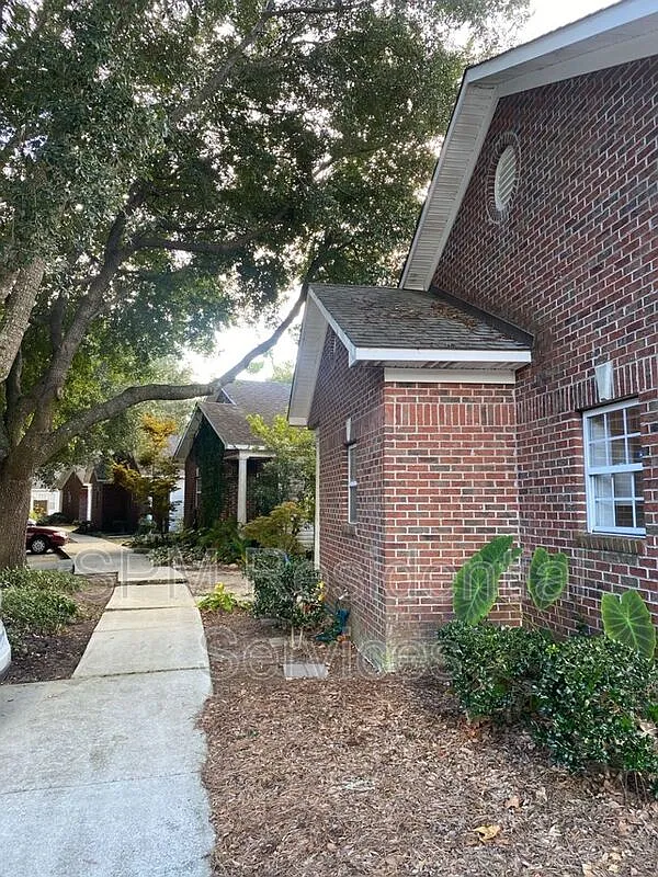 1 bed, 1.0 bath, 800 sqft, $1,195 — Photo 1