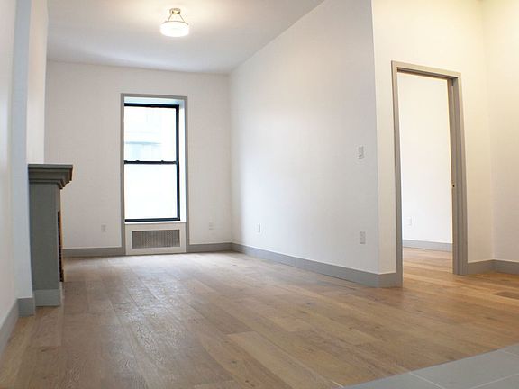 4th image of 45 W 68th St APT 4R