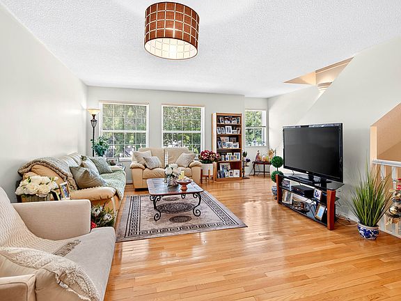 5th image of 2084 Robson Pl #6