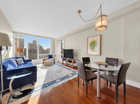 45 Park Avenue image 1 of 6