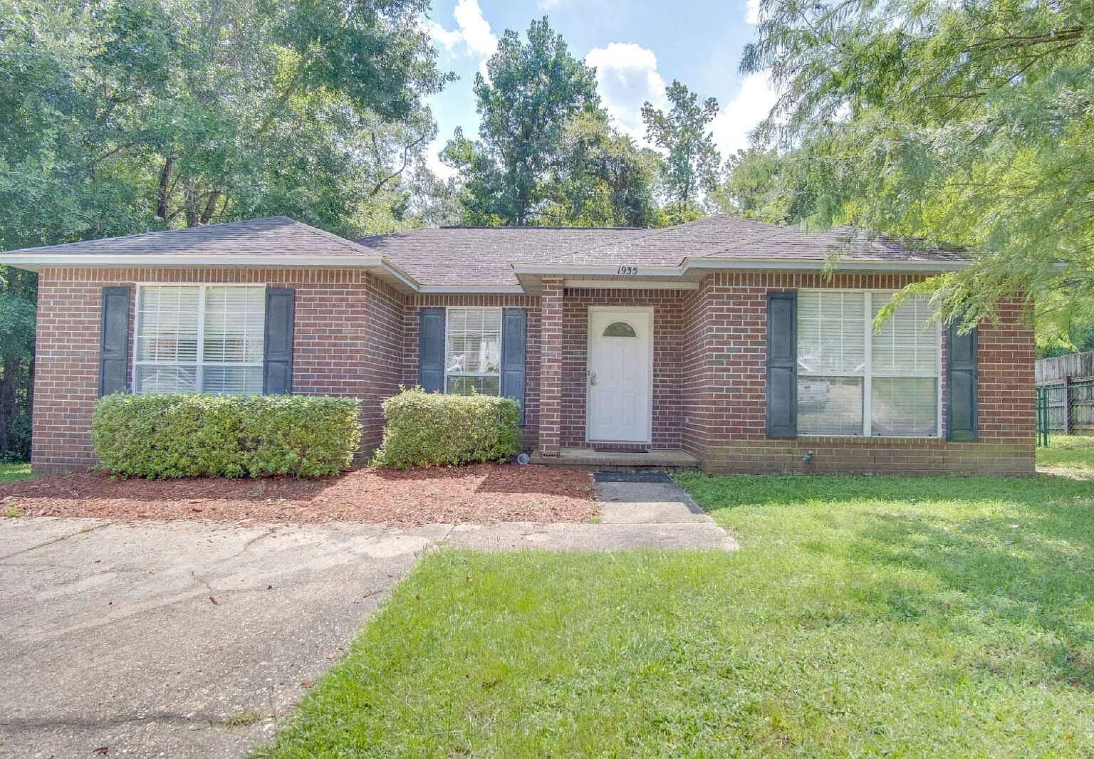 2 bed, 2.0 bath, 1122 sqft, $1,600 — Photo 2