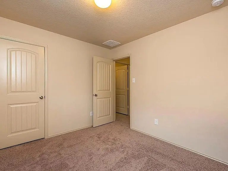 224 Lake Gln — Photo 13