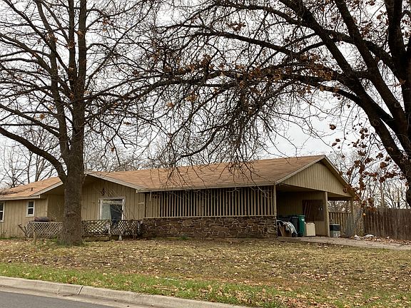 2nd image of 2525 W Dogwood St