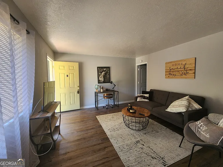 917 Oakview Ave #D — Photo 7