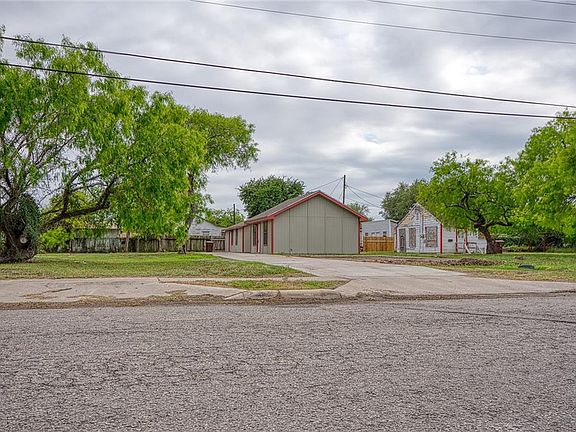 2nd image of 725 W Avenue I #2