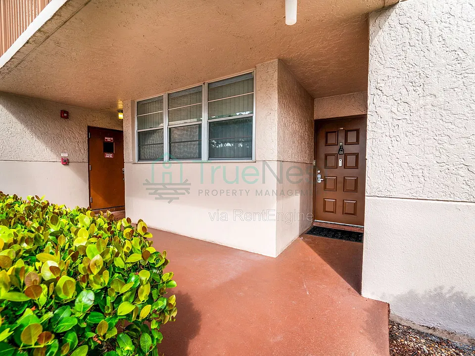 1900 Sabal Palm Dr #106