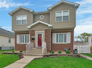 9418 S Tulley Ave, Oak Lawn, IL 60453