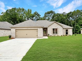 717 Magnolia Point Cir, Pearl, MS 39208