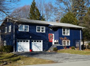 73 Chestnut St, Rhinebeck, NY 12572