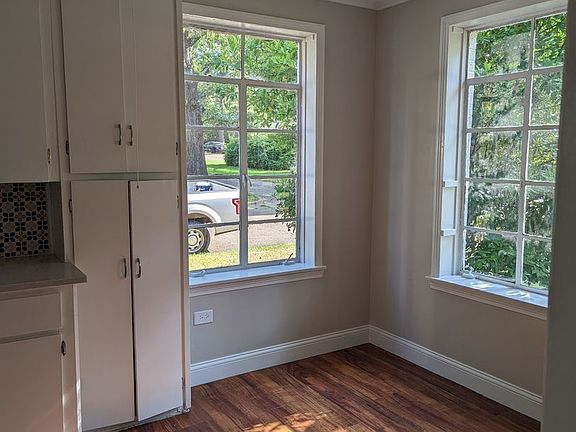 2nd image of 2625 Pine St