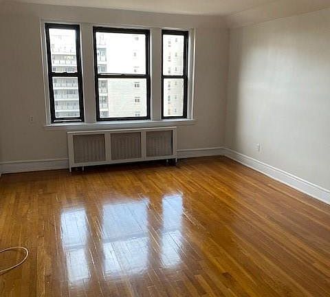 4th image of 254 Martine Ave APT 6C