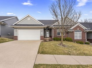 2215 Oak Valley Dr, Muscatine, IA 52761