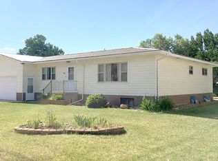 446 10th St E, Dickinson, ND 58601