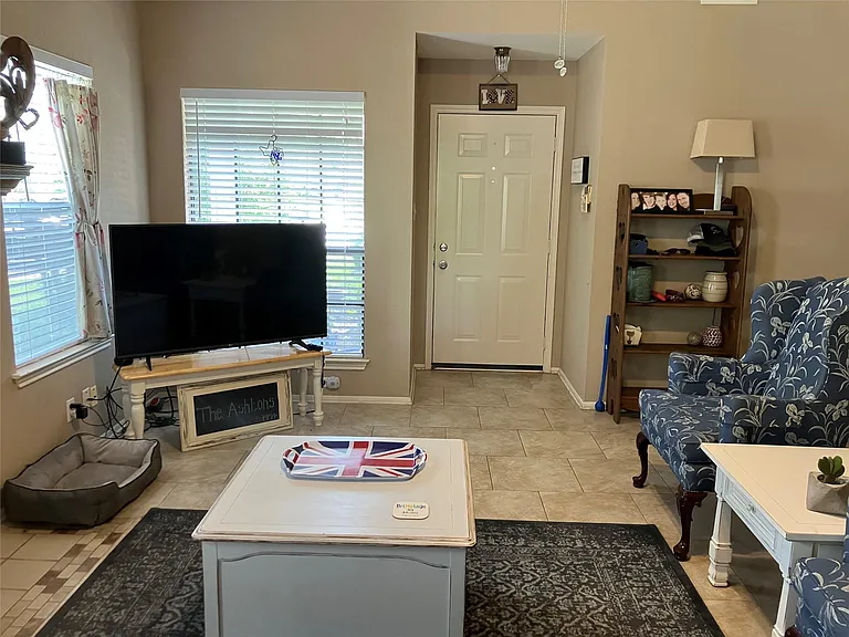904 Cottonwood Cv — Photo 5