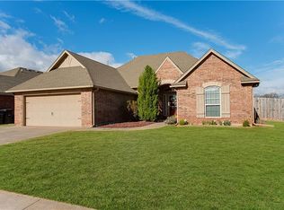 1117 Julies Trl, Moore, OK 73160