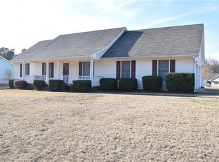 21 Hallmark Dr, Spring Lake, NC 28390