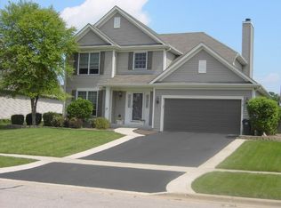 615 Fieldcrest Dr, West Chicago, IL 60185