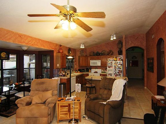 3rd image of 1525 W Saint Thomas Dr
