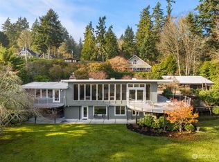10056 NE Knight Rd, Bainbridge Island, WA 98110