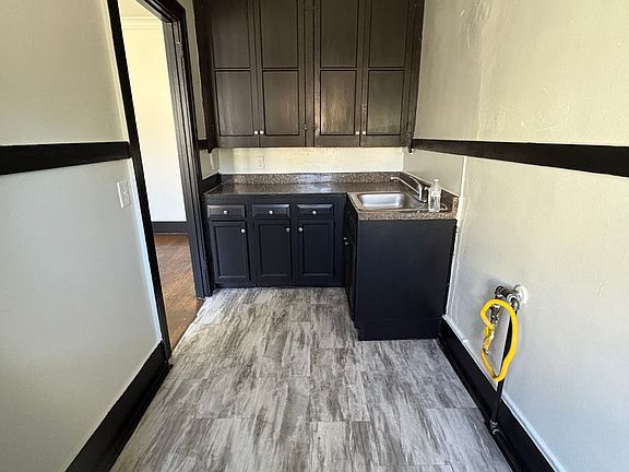 5th image of 401 Ridgeway Ave #14