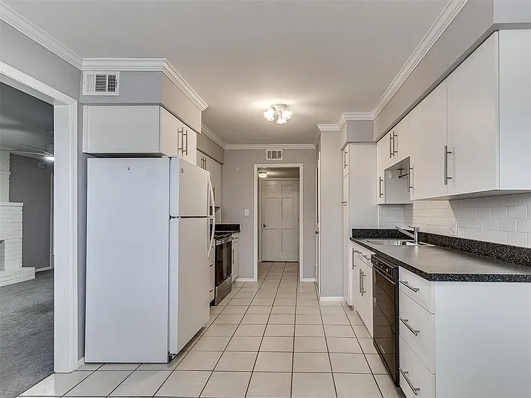 1703 E Lindsey St — Photo 19