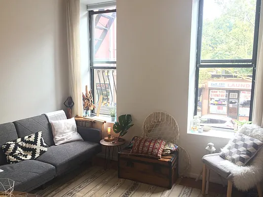 Rented by Metropolitan Realty | media 12