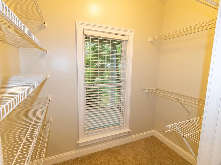 906 Monarch Cir — Photo 14