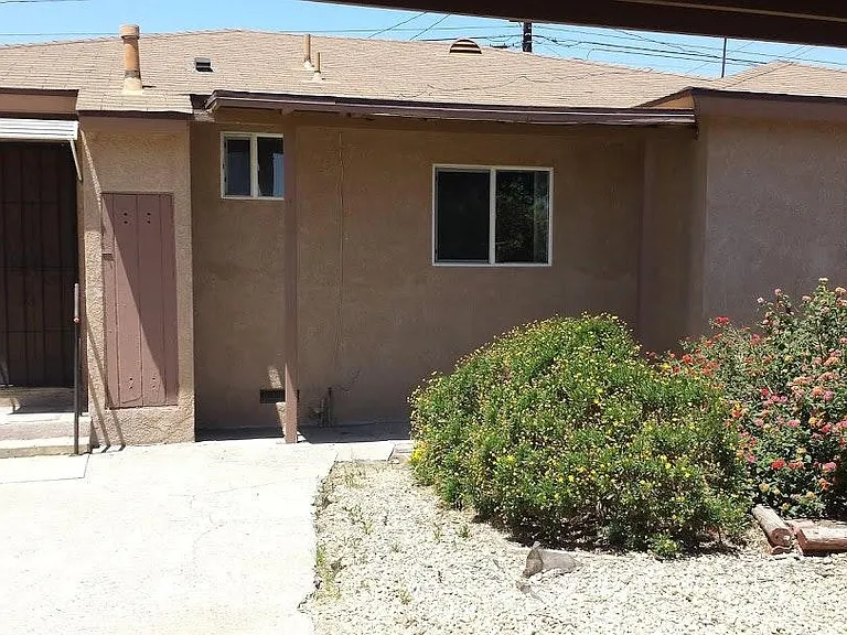 9717 Oleander Ave — Photo 1