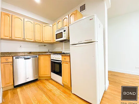 Rented by Bond New York | media 20