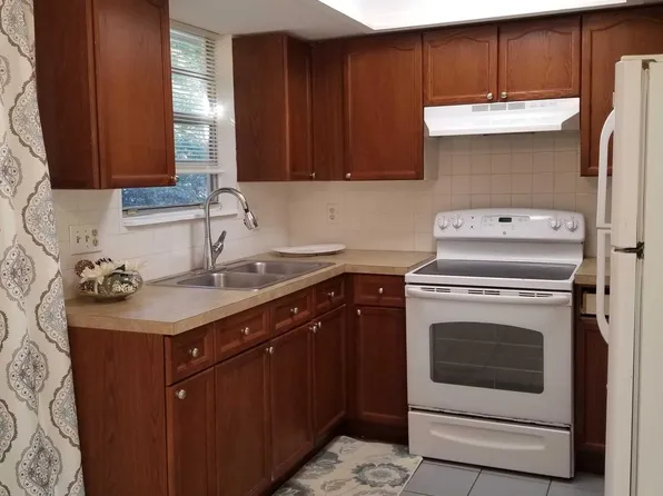 15588 59th St N APT B, Clearwater, FL 33760