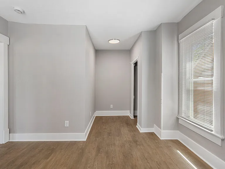 713 W Illinois St #3 — Photo 9