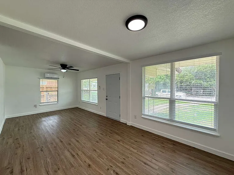 411 Yolanda Dr — Photo 6