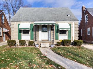 20927 Hawthorne St, Harper Woods, MI