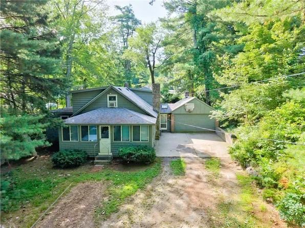 26 Tucker St, Glocester, RI 02814