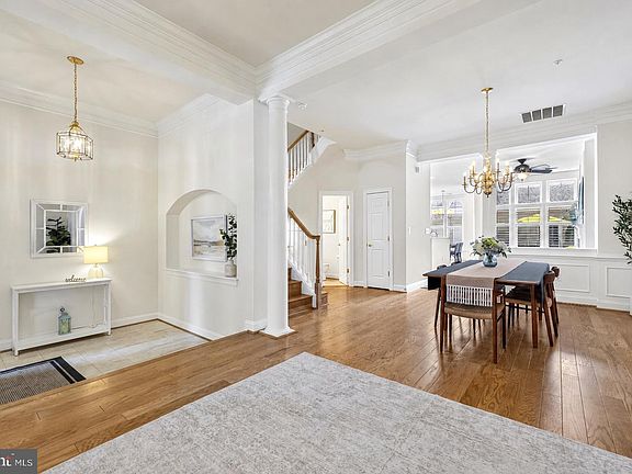 3rd image of 718 Ridgemont Ave