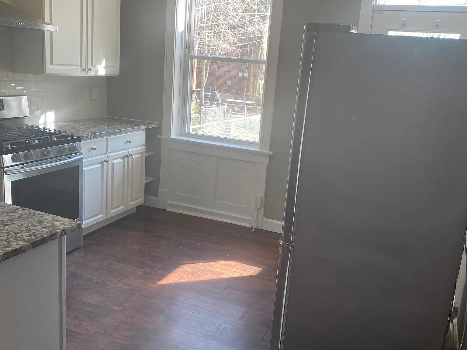 2842 Sidney St — Photo 2
