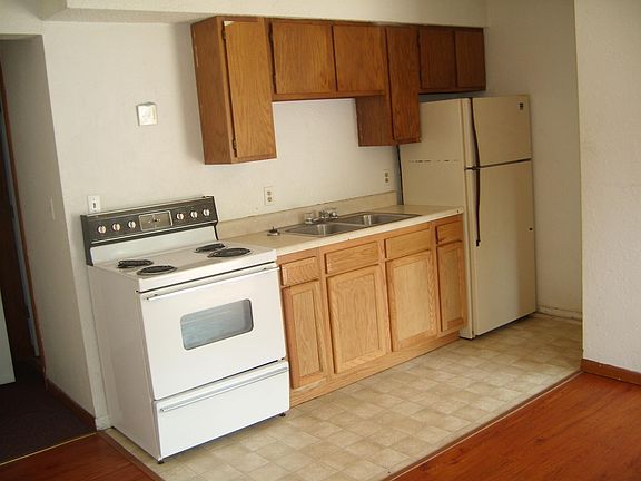 2nd image of 827 W 12th St APT A
