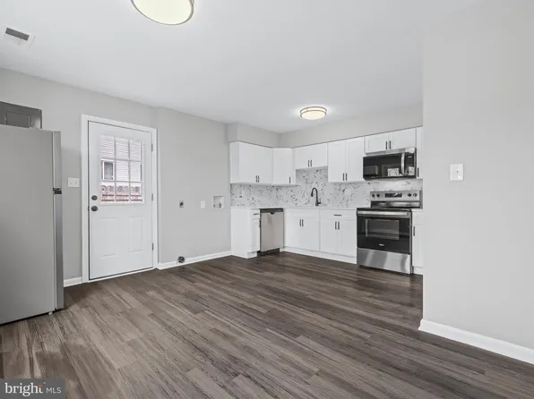 1095 Woodlawn Ave, Pasadena, MD 21122