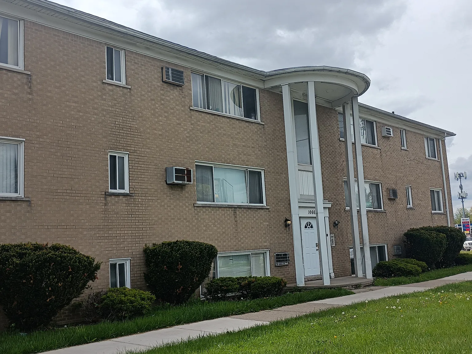 1 bed, 900 sqft, $1,000 — Photo 1