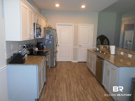 5th image of 517 Rolling Hill Cir