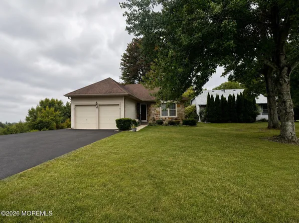 13 Sedgwick Square, Jackson, NJ 08527