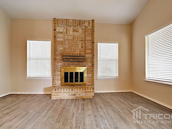 4th image of 1111 Huntington Dr