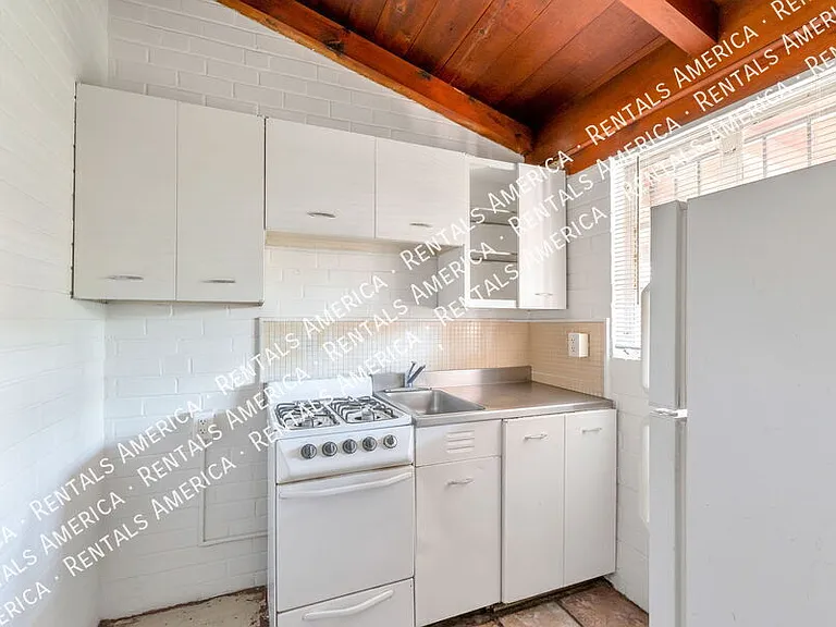 947 N Alvernon Way #7 — Photo 6