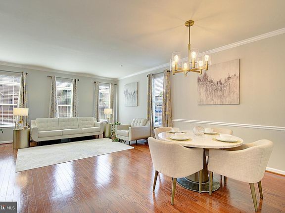 4th image of 620 Highland Farms Cir