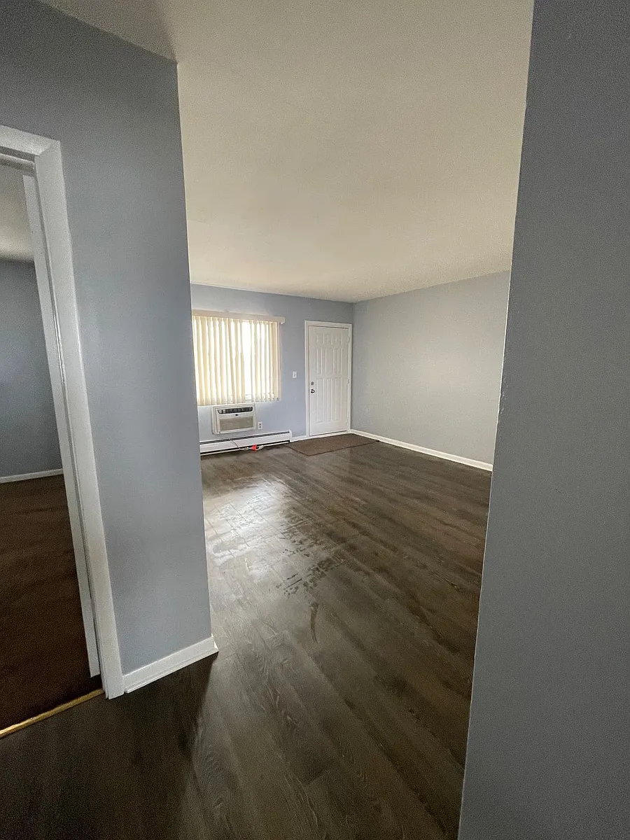 Building Photo - 2355 Lewis Ave #9