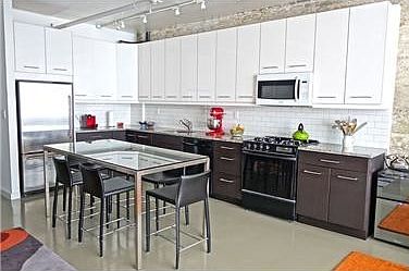 3rd image of 160 Franklin St APT 3