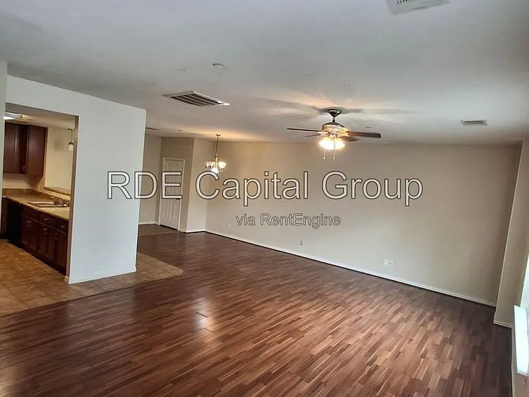 5203 Bexar St #2C — Photo 2