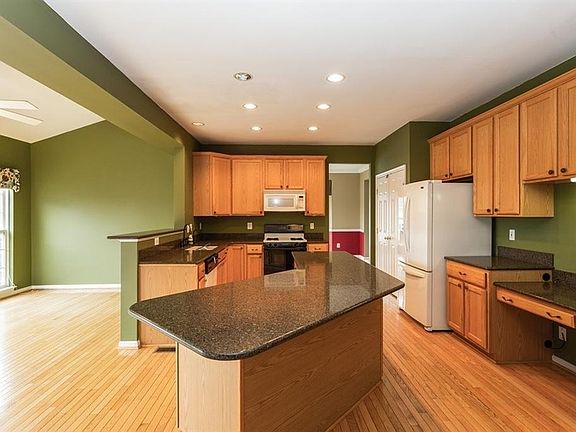 4th image of 148 Basalt Dr