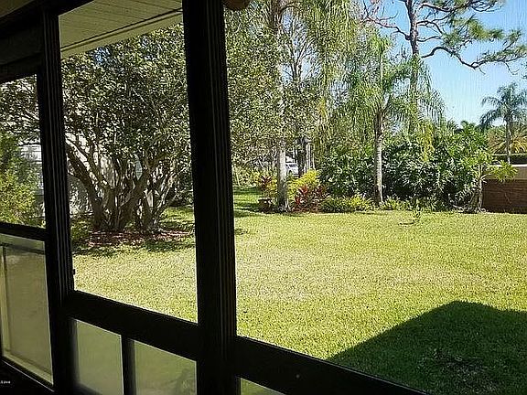 4th image of 957 Somerset Ln