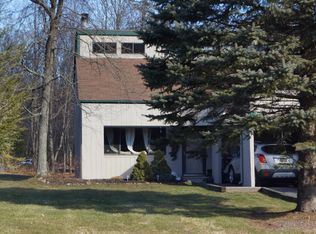 121 Ridge Dr, Tannersville, PA 18372